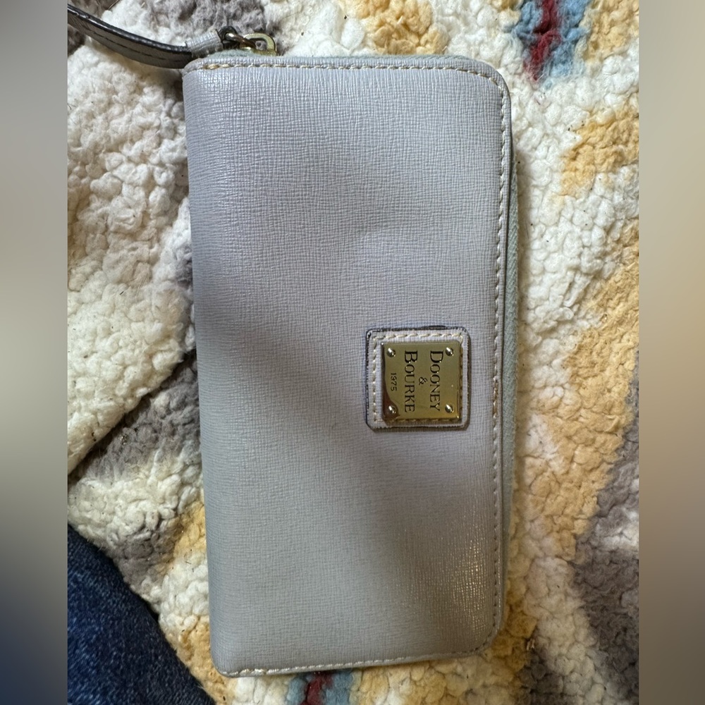 Dooney & Bourke wallet
